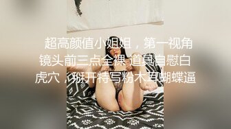 满背纹身吊带长裙！性感少女激情自慰！无毛极品肥穴，地上假屌骑坐，蜜桃美臀套弄，搞得多是水