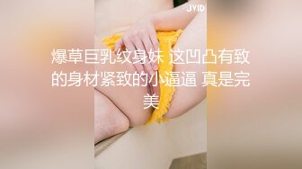 超嫩甜美两个00后嫩妹子双女互秀，情趣学生制服揉捏小奶子，翘起屁股对着镜头，极品粉穴揉搓，振动棒后入抽插