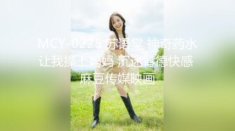 淫荡小姨子【陈小蜜】遥控跳蛋  大黑牛潮喷出白浆