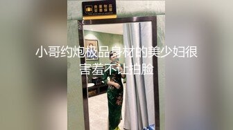  嫩逼小妹和她的骚妈妈一起大秀直播，淫声荡语互动撩骚听狼友指挥