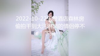 漂亮大奶美女 一回来就脱了衣服 往上爬鸡吧往逼里塞 这身材是真顶