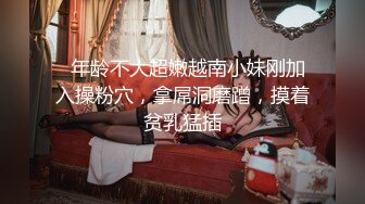  高端会所女技师撅着屁股给狼友看着骚逼伺候大哥，胸推漫游深喉大鸡巴舔菊花真骚