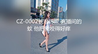 清纯萌动的服务员小美女，吃完饭尾随她上厕所偷拍了一番，小穴流水水还挺动人