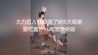 长相甜美的纹身混子小情侣，抽着小烟操着逼无套啪啪女上位狠狠操后入操逼再细致挂白虎