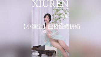 【新片速遞】 饥渴小少妇露脸黑丝红色小吊带，黑丝内裤，第一视角露脸自慰插穴，白浆流出