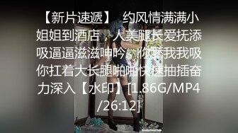 闷骚干女儿跟妈妈一起直播大秀，全程露脸情趣诱惑黑丝，吃奶玩逼淫声荡语叫爸爸好骚，精彩刺激不断别错过