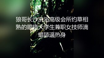  丝袜高跟制服诱人的小少妇跟蒙面小哥啪啪，69交足交撸起大鸡巴，让小哥无套抽插爆草，直接内射进骚逼