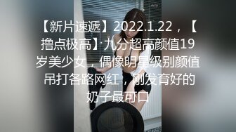 极品媚黑骚婊人妻✅顶级绿帽大神『reallysweettea』把小娇妻献给大黑屌，小巧的身材被大老黑肉棒