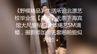 我把风骚女上司摁倒在办公桌上