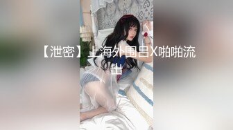 老婆穿上情趣内衣自慰