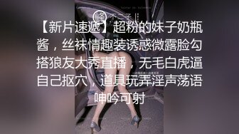 《究极核弹绝版》顶级绿帽奴伺候老婆与单男做爱【绿帽春哥】私拍，看着老婆被别人肏他打飞机与老婆一起吃单男鸡巴