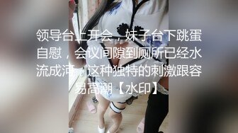 粉色制服可爱妹子，趴下给男友吃屌，没想到还不小呢，口活精湛完美一个春宫图，解锁很多高难度姿势