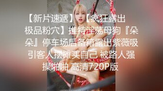 亚裔李莎伦偷看儿子洗澡受不了的!