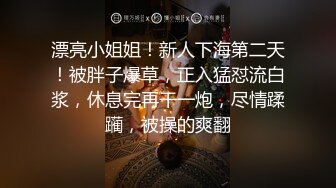  娇滴滴贫乳小女友，来家里操逼，正入抽插小眼神，爽的娇喘呻吟，很是享受，埋头吃吊69互舔