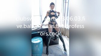 巨乳骚货躺在床上白皙大奶波涛汹涌，和炮友啪啪深入虎穴