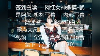 性感SEXY的小妖Ts小雪吖七七 - 没忍住又穿女装了，妩媚的少妇？庭院前仙女棒翘的老高，不知邻居王大爷会不会偷看~~