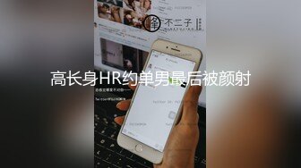 某高校女宿舍窗外偷拍好几个女学生洗澡,学校真抠门舍不得给女生宿舍装窗 (2)