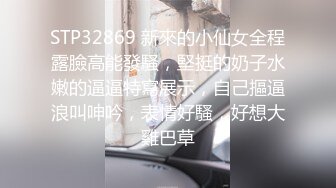 风情少妇就是勾人，美女穿着紧身裹胸黑衣躺在床上，浑圆挺翘屁股+丰满软软肉体，情欲冲动啪啪狠操猛搞