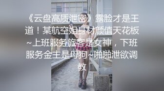 小母狗被绑起来还想自己动，插到高潮