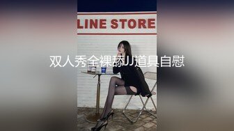 空城原创逛街的可爱小姐姐薄丝透明白内包裹肥臀短裙靓女和男友逛街忧郁的眼神却穿了丁字裤