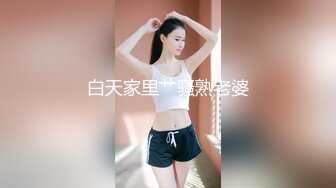 高档情侣房，浴缸洗澡，夸她胸大被骂，‘女人不就应该胸大吗，妈的你不要拍视频，我怕死你啦‘，对白十分搞笑，哈哈哈！