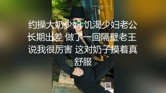  身材苗条的妹子穿着白色网袜被操的白浆直流，男主疯狂输出最后射了满满一嘴