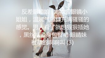 猥琐摄影师约极品美女内衣模特酒店私拍 借机揩油咸猪手