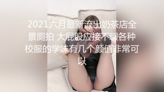 美女酒吧被灌醉带到厕所口交 追着jb舔 被射了一嘴的尿 还有被后入