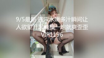 【新片速遞】 极度淫荡骚女3P名场面！两根大屌左右一起舔！操穴插嘴齐开，喜欢射在嘴里，吸吮JB太骚了