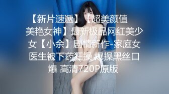 《魔手外购秘极品CP》厕拍达人潜伏女厕独占坑位隔板缝逼脸同框现场实拍多位小姐姐方便，极品肉丝美腿高颜美女擦逼的动作都好看 (1)