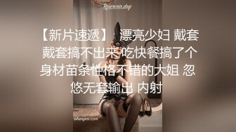 白嫩美乳妹妹，厕所道具自慰，坐在马桶上插穴，一对奶子又白又软，白丝美腿骑乘，翘起屁股爽的喷