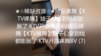    烈焰红唇极品网红美女拨开丁字裤炮友一顿舔逼，第一视角特写操逼，圆润美臀骑乘爆操，进进出出快速抽插