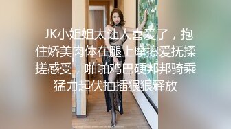 大一女生军训迟到被教官单独留下训练,最后强迫女生和自己车震,女生一脸不情愿