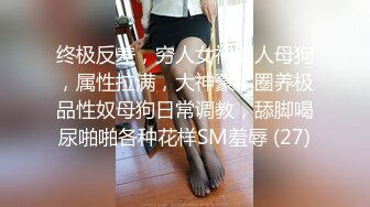 小吃店女厕全景偷拍服务员撅屁股尿尿