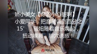 20岁直男被开苞,看这表情就知道有痛苦了,逼被猛操玩到烂,鸡巴拔出来的时候,直喷血水太可怕了