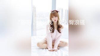 《用利抽插》白靴美腿肉感美女，吸吮深喉口活不错