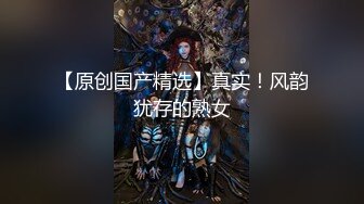 骚逼女友~表情销魂迷人炸裂，叫声狂浪，卧槽，用力狠狠爆操输出~引得鸡儿颜射她一脸！真他妈的太爽啦！