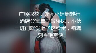 金发小网红直播按摩自己的无毛小穴