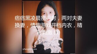 女仆裙金发辩子女神！户外激情！院子里脱下内裤尿尿，掏出奶子给你看，厕所脱光光，极度淫骚