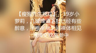 私房五月最新流出 厕拍大神潜入商场隔板女厕偷拍 美女排队尿尿作者左右开弓