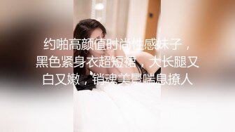 让粉红旗袍美女穿着丝袜操逼才更加爽