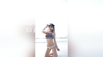 清纯卡哇伊18萝莉嫩妹 ，白色小吊带，厕所怼着小穴特写尿尿