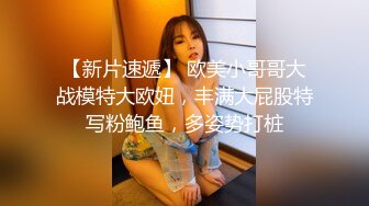 《极品CP魔手外购》美女如云商场全景逼脸同框偸拍数位都市气质小姐姐方便，惊现一线天粉嫩美鲍