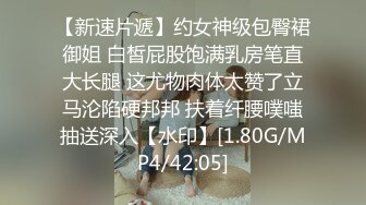 清纯甜美19美少女，两个小辫卡哇伊，闺蜜旁边自摸小穴，微毛小骚逼，翘起屁股，摇摆诱惑