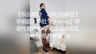 商场抄底短裙美女穿着透明内裤能看到她的黑B毛