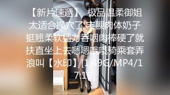 【绿帽淫妻大奶少妇】背着老公家里偷情，少妇屁股是真大真会骑